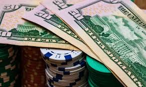 กลยุทธ์การเล่นแบบ High Roller: ศิลปะการควบคุมจังหวะและทุนในคาสิโนระดับพรีเมียม